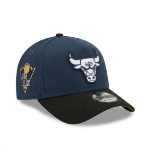 GORRA BULLS AZUL MARINO CON NEGRO 6X CHAMPIONS