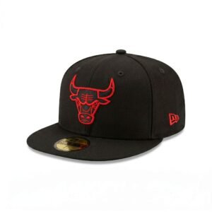 GORRA BULLS NEGRO CON BORDE ROJO