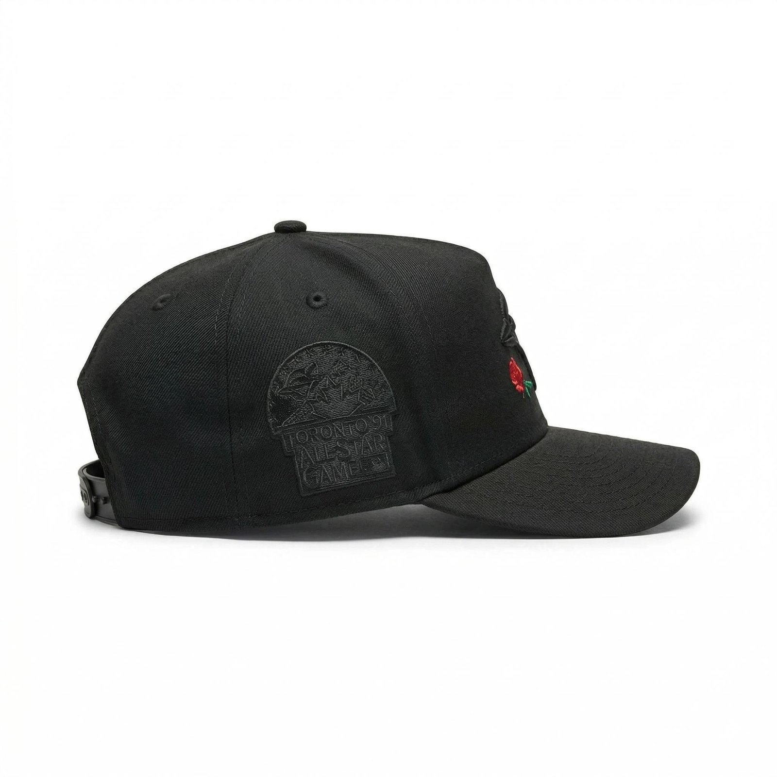 GORRA BLUE JAYS BLACK IN BLACK CON ROJO - Image 2