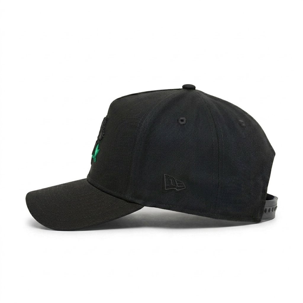 GORRA BLUE JAYS BLACK IN BLACK CON ROJO - Image 4