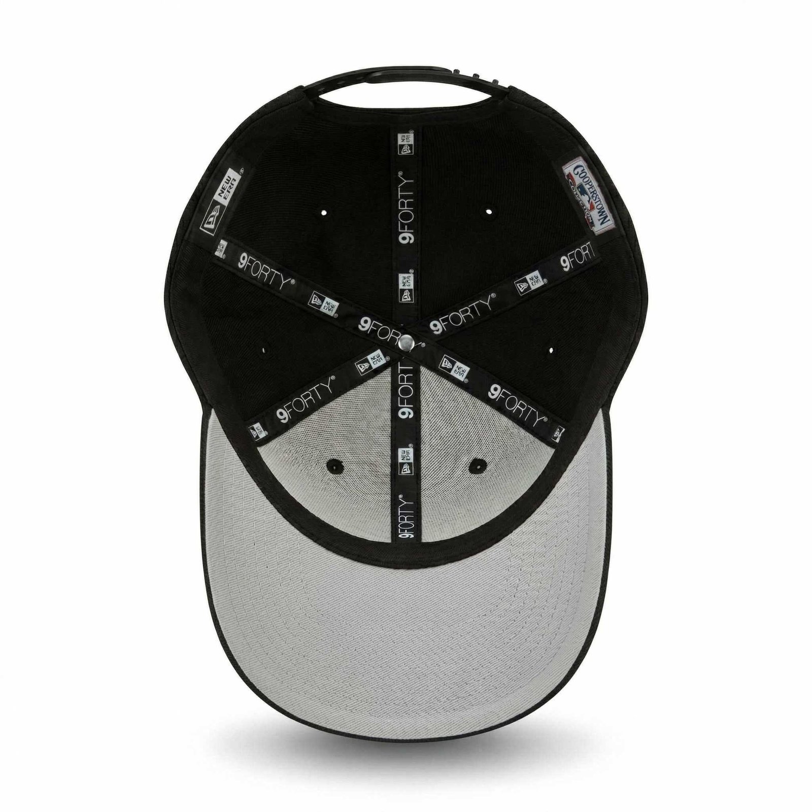 GORRA LA BLACK IN BLACK CON BORDE DORADO WORLD SERIES 2025 - Image 5