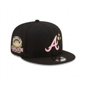 GORRA ATLANTA NEGRO CON ROSA FULTON STADIUM