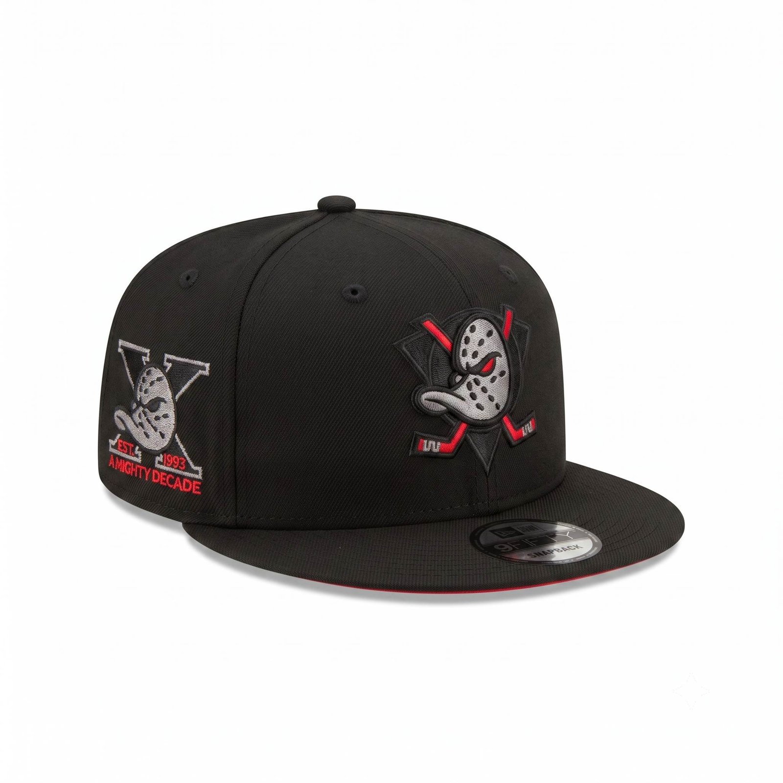 GORRA MIGHTY DUCKS NEGRO CON ROJO MIGHTY DECADE
