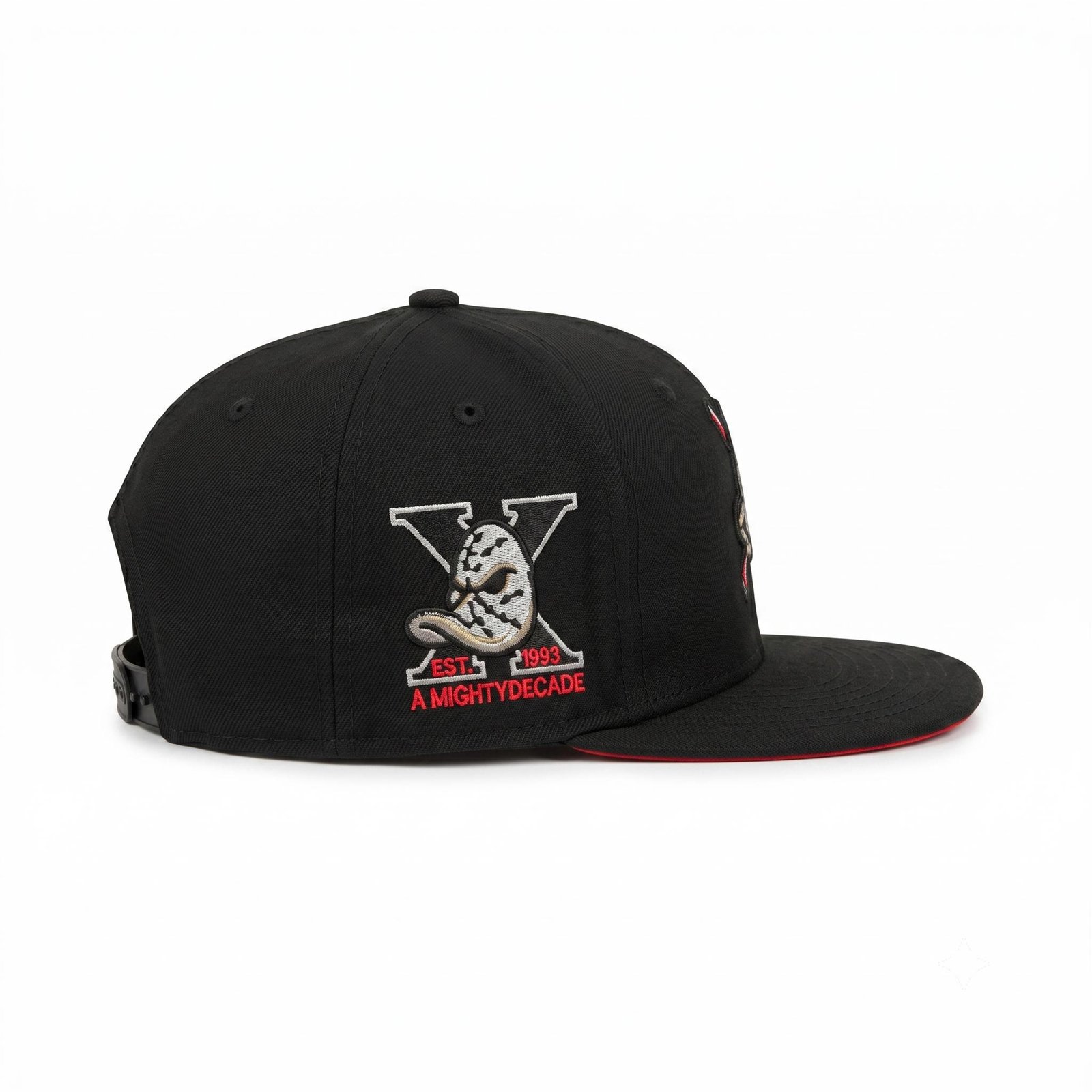 GORRA MIGHTY DUCKS NEGRO CON ROJO MIGHTY DECADE - Image 2