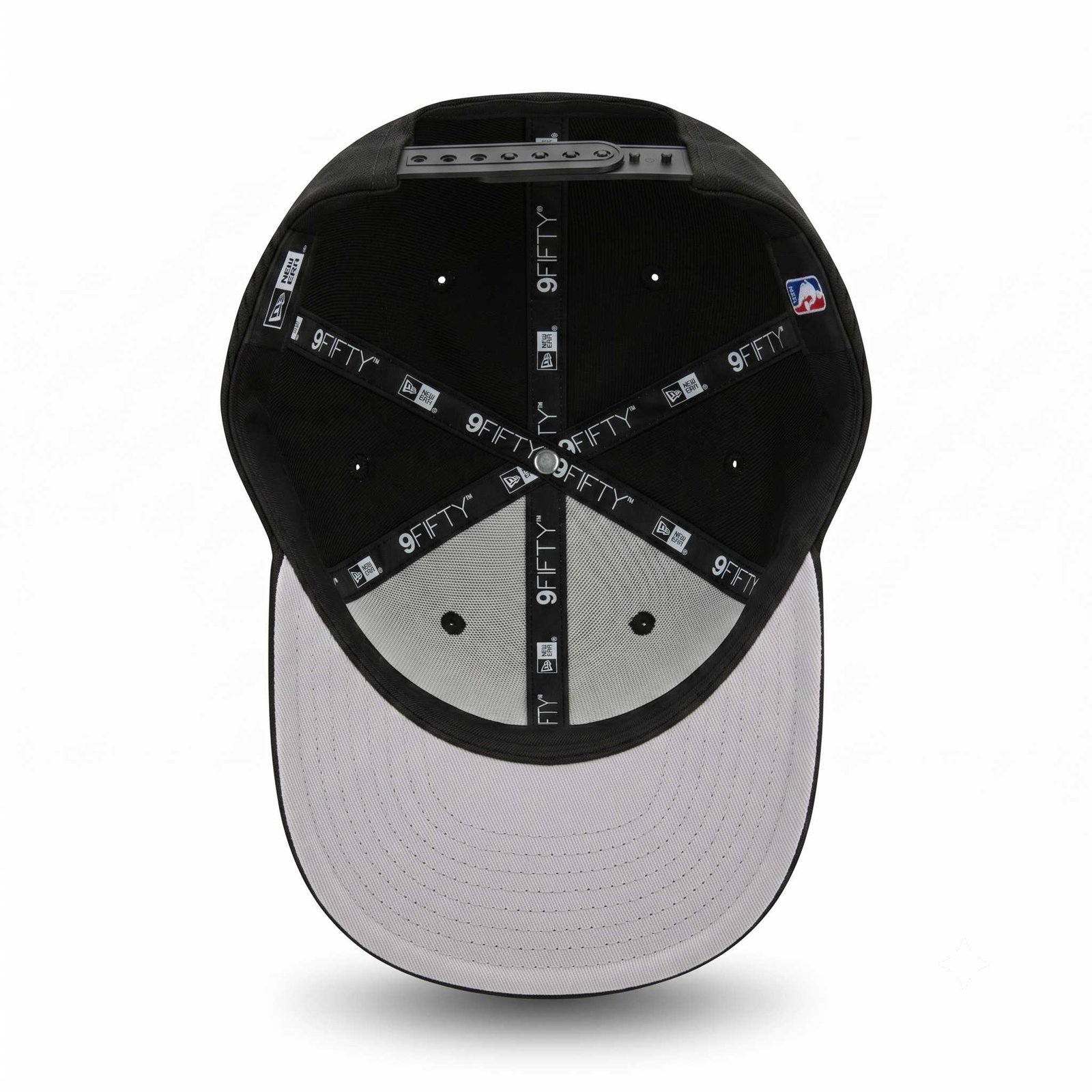 GORRA BULLS NEGO CON AZUL 6X CHAMPS - Image 5