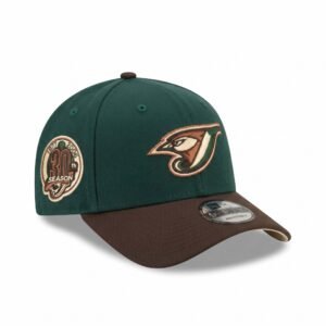 GORRA BLUE JAYS VERDE OSCURO CON CAFÉ 30TH SEASON